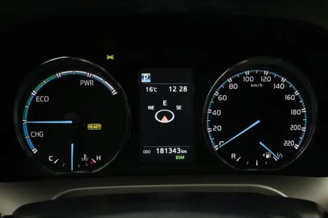 Toyota RAV4 (2016) thumbnail 3