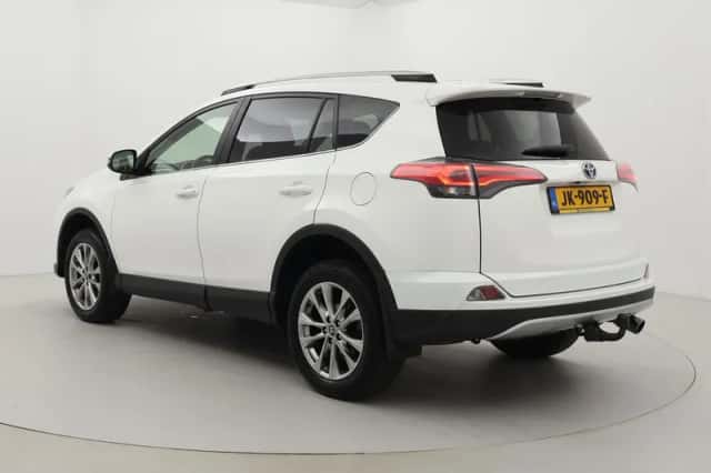 Toyota RAV4 (2016) thumbnail 4