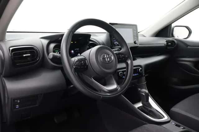 Toyota Yaris (2022) thumbnail 2