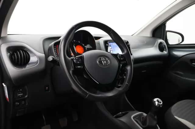 Toyota Aygo (2019) thumbnail 2