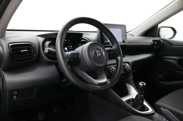Toyota Yaris (2023) thumbnail 2