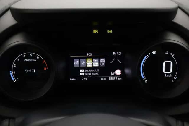 Toyota Yaris (2023) thumbnail 3