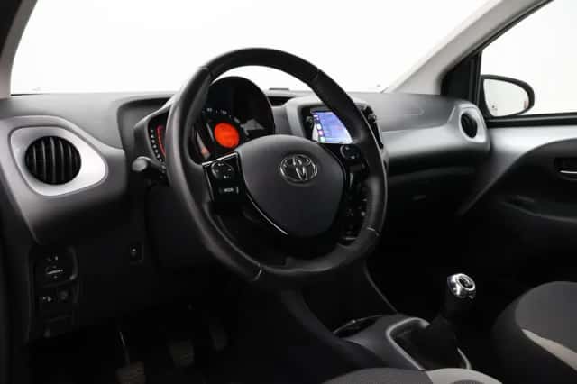 Toyota Aygo (2020) thumbnail 2