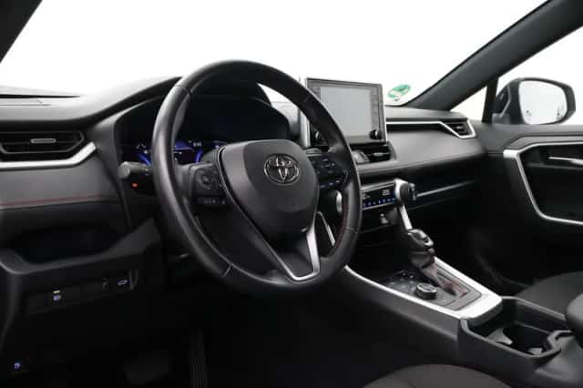 Toyota RAV4 (2021) thumbnail 2