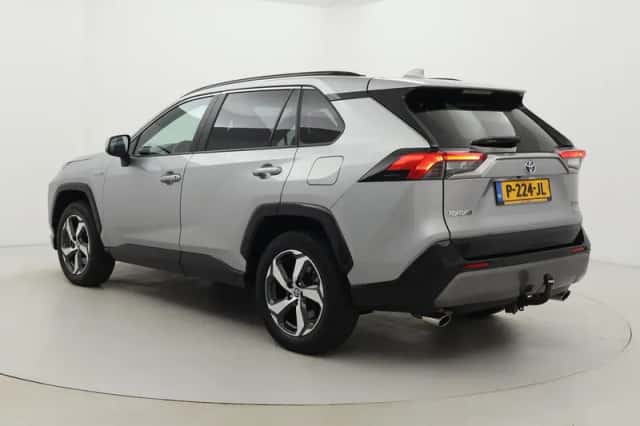 Toyota RAV4 (2021) thumbnail 4