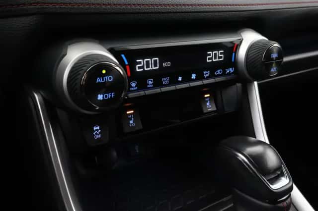 Toyota RAV4 (2021) thumbnail 6