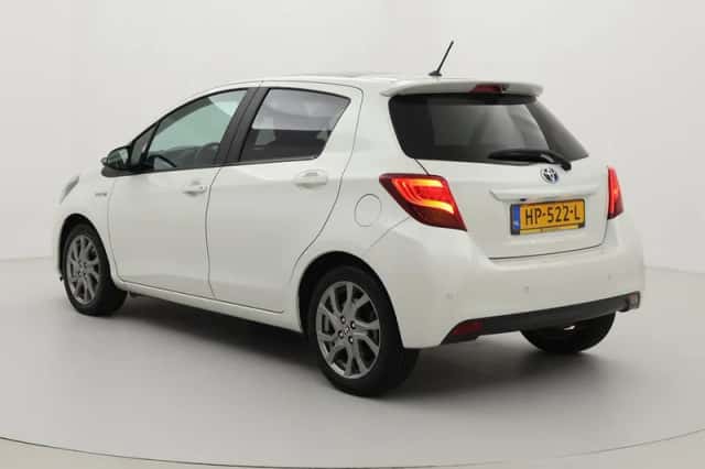 Toyota Yaris (2015) thumbnail 4
