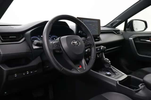 Toyota RAV4 (2023) thumbnail 2