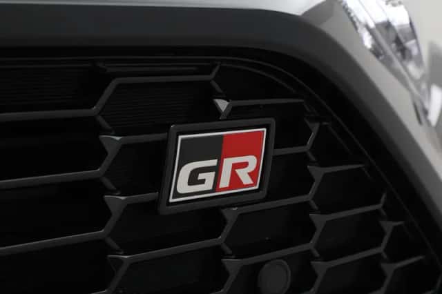 Toyota RAV4 (2023) thumbnail 5