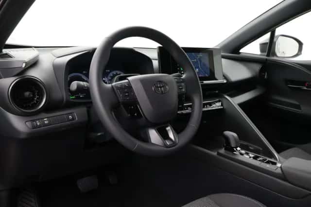 Toyota C-HR (2026) thumbnail 2