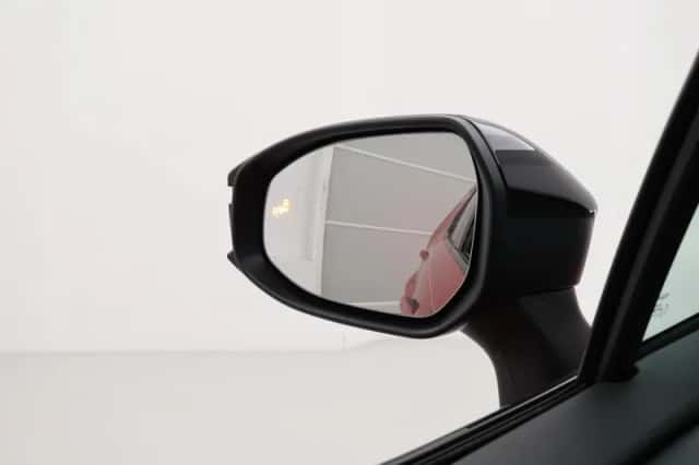 Toyota C-HR (2026) thumbnail 5