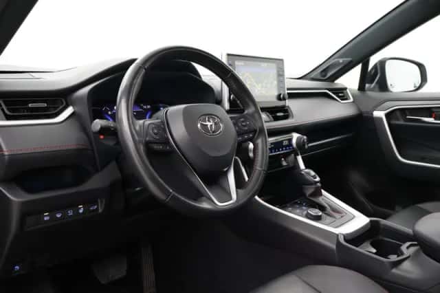 Toyota RAV4 (2022) thumbnail 2