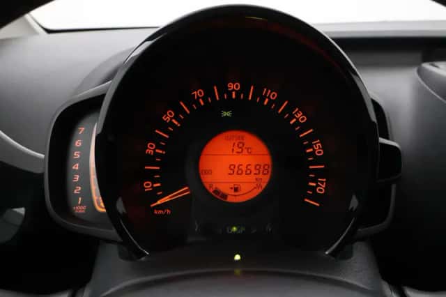 Toyota Aygo (2015) thumbnail 3