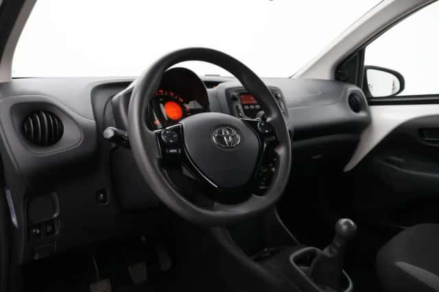 Toyota Aygo (2019) thumbnail 2
