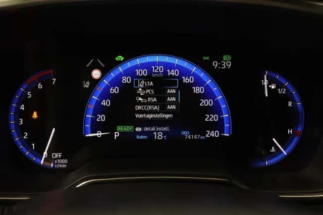 Toyota Corolla (2020) thumbnail 3
