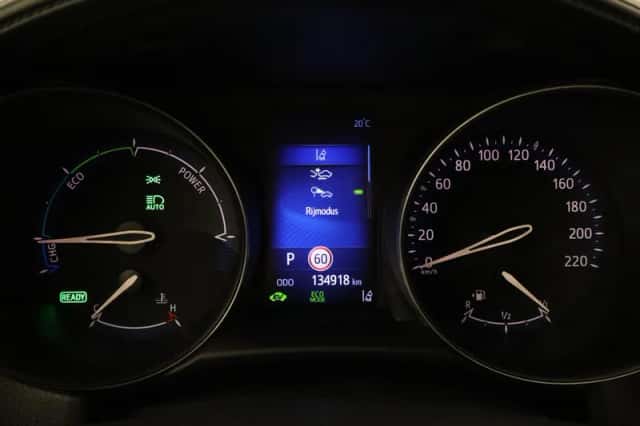 Toyota C-HR (2017) thumbnail 3