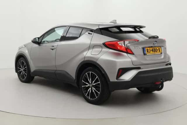 Toyota C-HR (2017) thumbnail 4