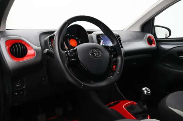 Toyota Aygo (2021) thumbnail 2