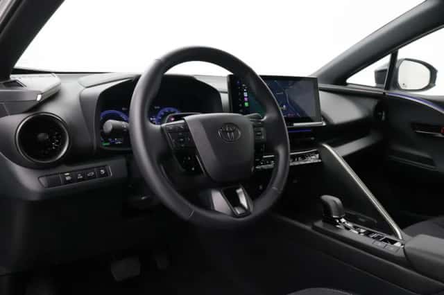 Toyota C-HR (2025) thumbnail 2