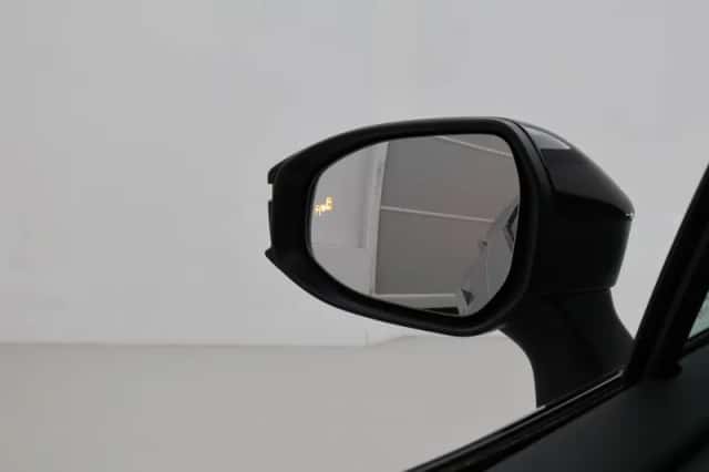 Toyota C-HR (2025) thumbnail 5