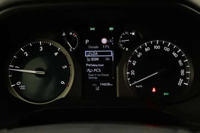 Toyota Land Cruiser (2022) thumbnail 3