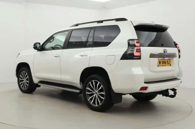 Toyota Land Cruiser (2022) thumbnail 4