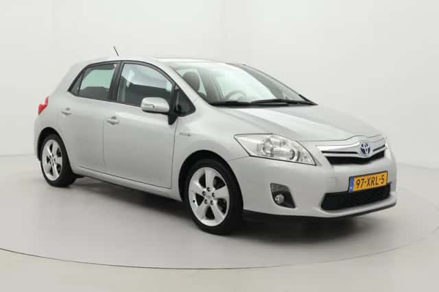 Toyota Auris (2012) thumbnail 1