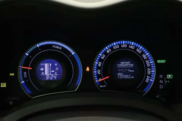 Toyota Auris (2012) thumbnail 3