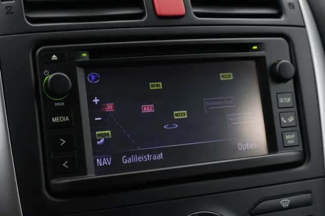 Toyota Auris (2012) thumbnail 6