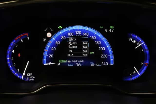 Toyota Corolla (2021) thumbnail 3