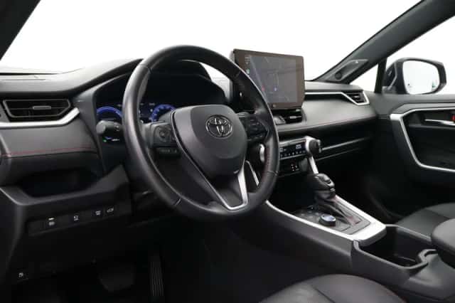 Toyota RAV4 (2023) thumbnail 2