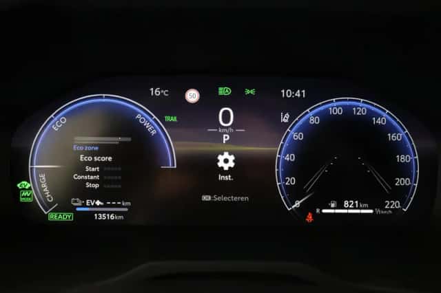 Toyota RAV4 (2023) thumbnail 3