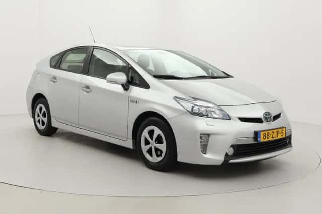 Toyota Prius (2012) thumbnail 1