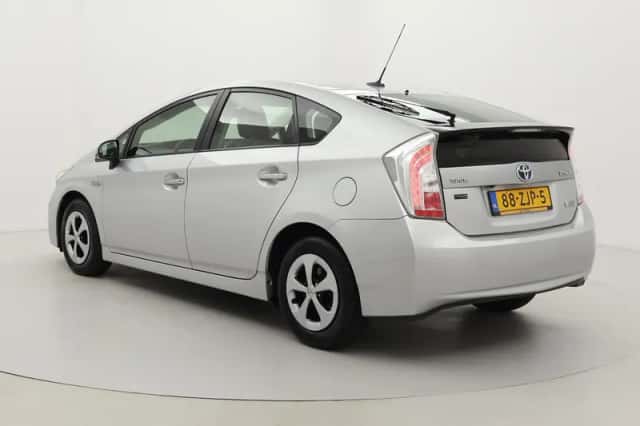 Toyota Prius (2012) thumbnail 4