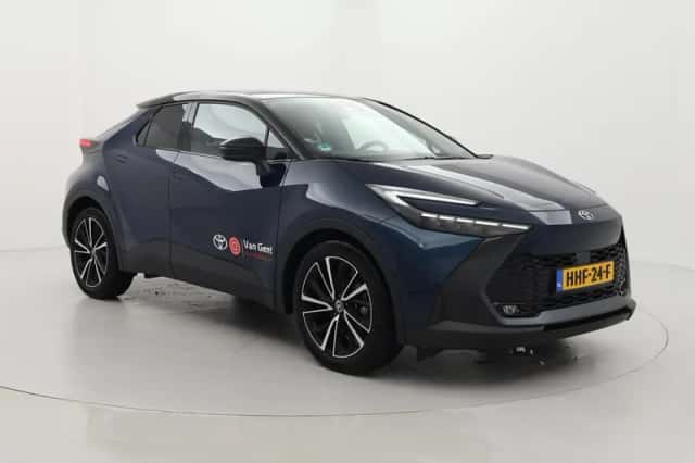 Toyota C-HR (2025) thumbnail 1