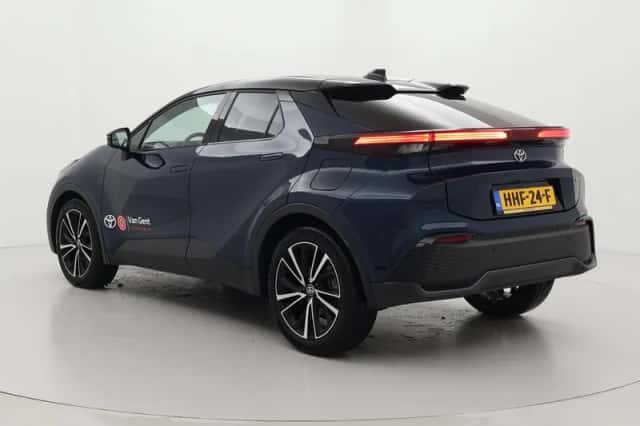 Toyota C-HR (2025) thumbnail 4