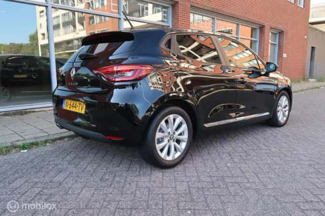 Renault Clio (2022) thumbnail 6