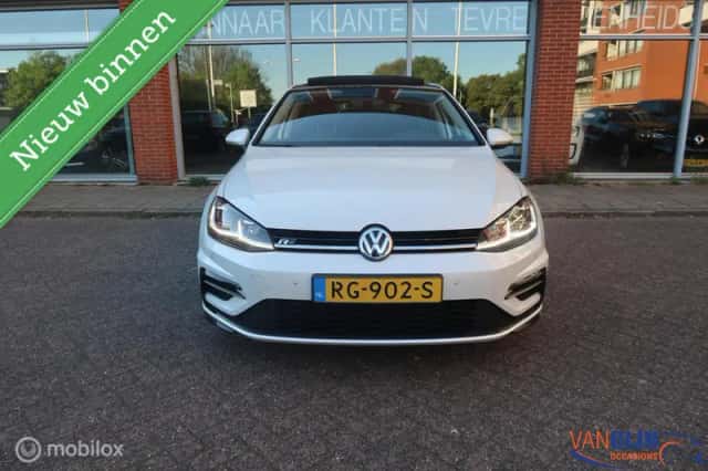 Volkswagen Golf (2017) thumbnail 2