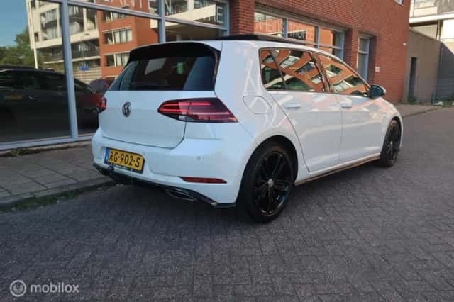 Volkswagen Golf (2017) thumbnail 6