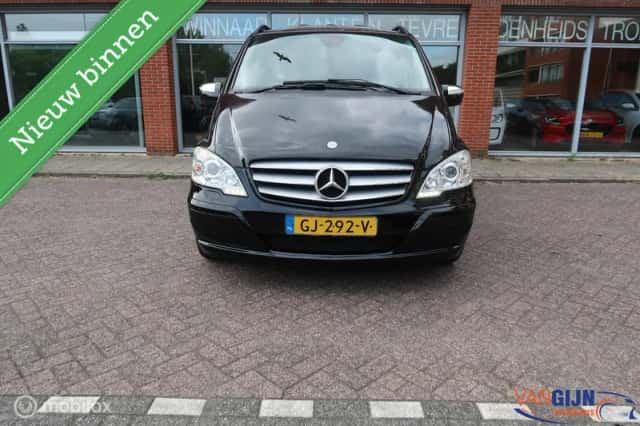 Mercedes-Benz Viano (2011) thumbnail 2
