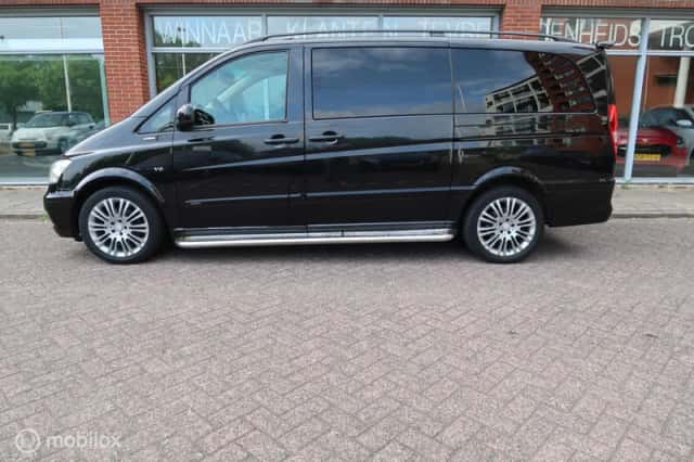 Mercedes-Benz Viano (2011) thumbnail 4