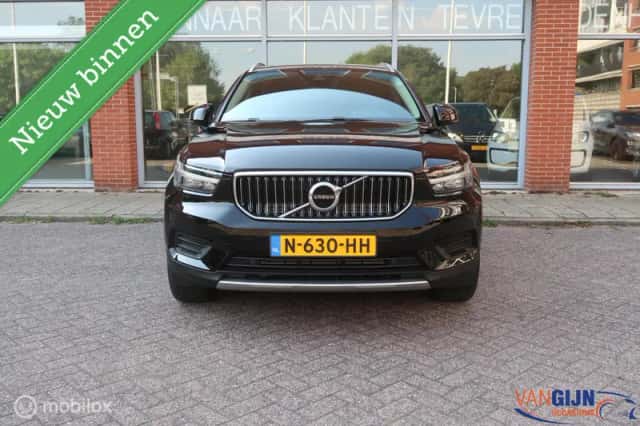 Volvo XC40 (2021) thumbnail 2