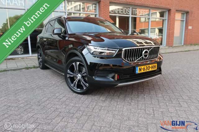 Volvo XC40 (2021) thumbnail 3