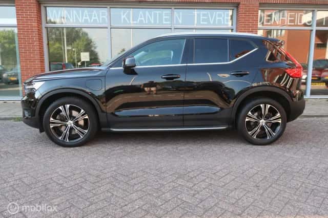 Volvo XC40 (2021) thumbnail 4