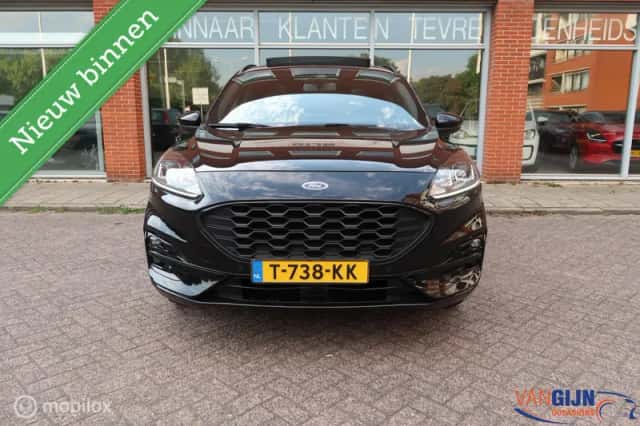 Ford Kuga (2022) thumbnail 2