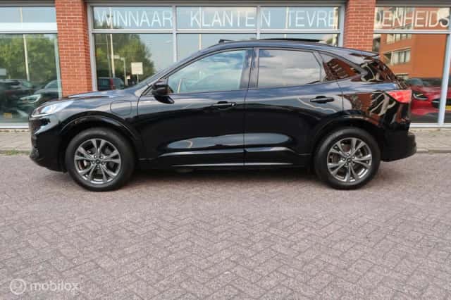 Ford Kuga (2022) thumbnail 4