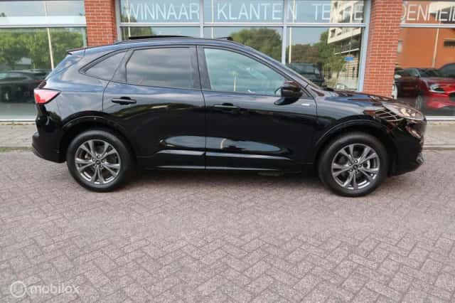 Ford Kuga (2022) thumbnail 5