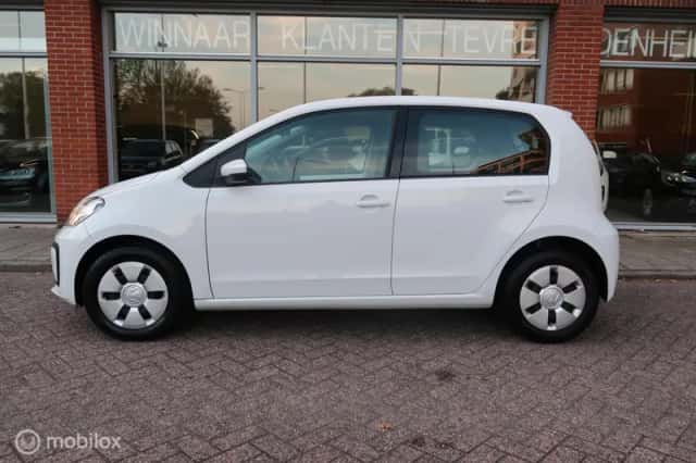 Volkswagen Up! (2020) thumbnail 4