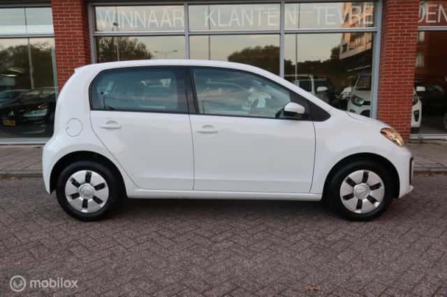 Volkswagen Up! (2020) thumbnail 5