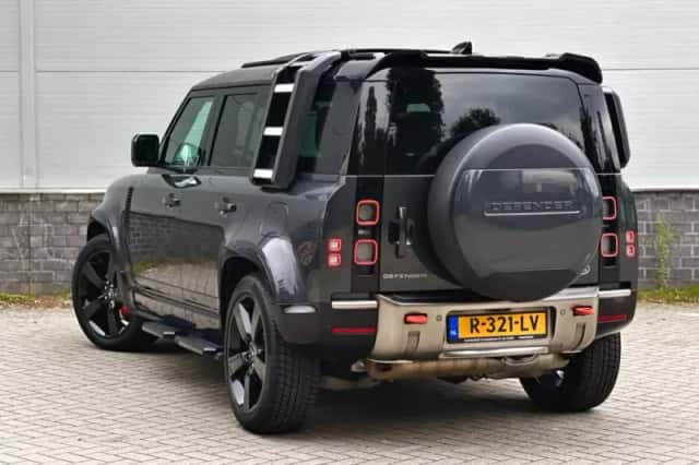Land Rover Defender (2022) thumbnail 2